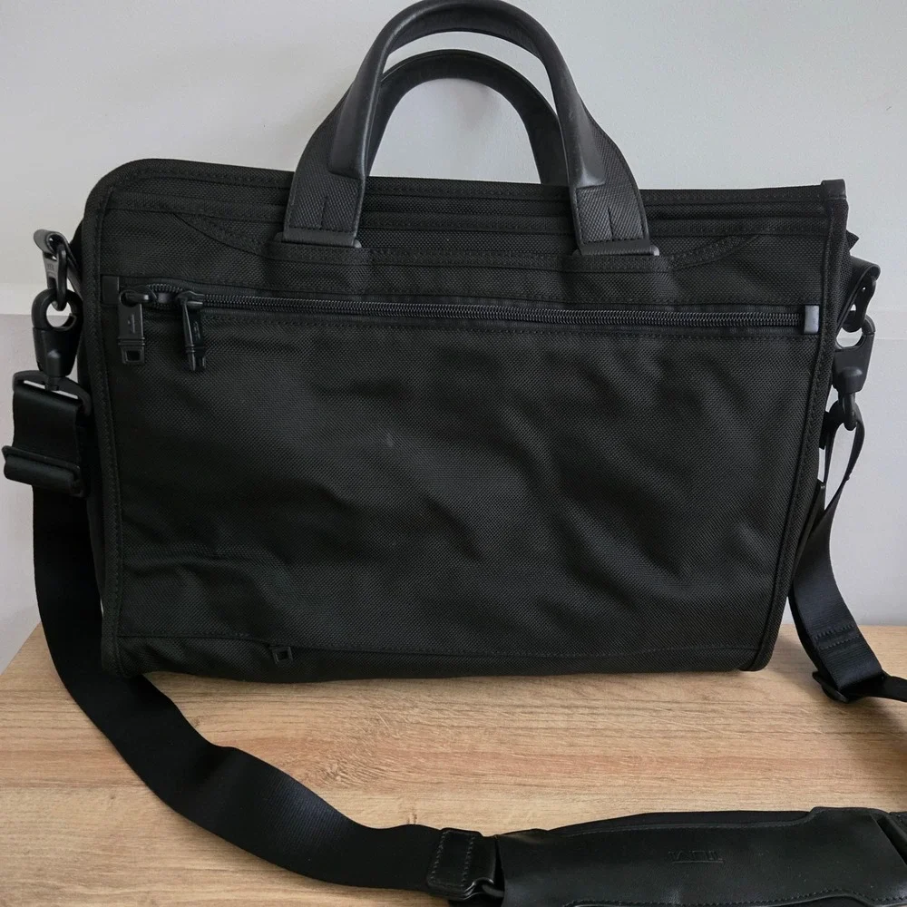 Tumi Alpha 2 Slim Deluxe Briefcase Portfolio 26110D2 Ballistic Nylon Laptop Read